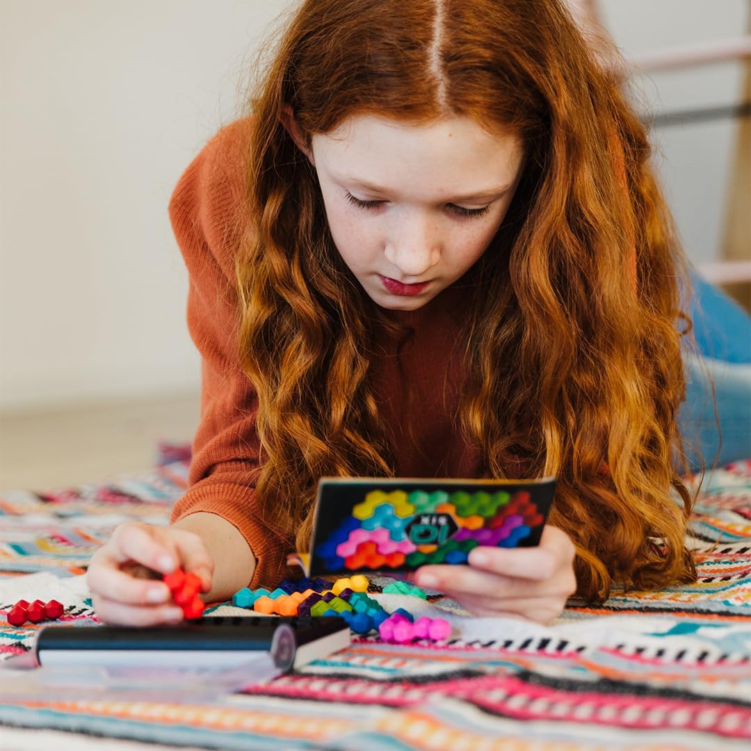 لعبة SmartGames IQ Six Pro للسفر للأطفال والكبار، لعبة لتطوير المهارات - ألغاز للعمر 8 سنوات فما فوق، 120 تحديًا في حقيبة ملائمة للسفر - Image 7