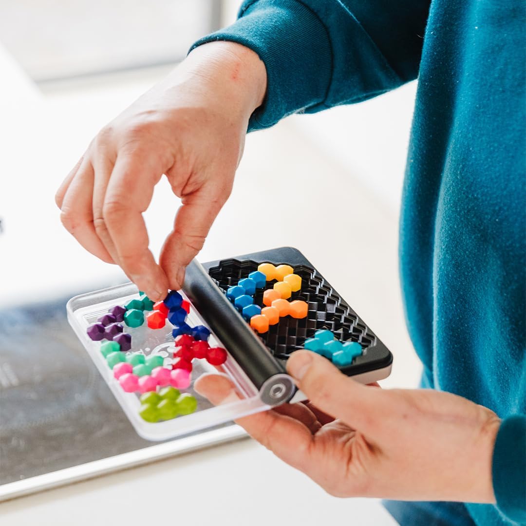 لعبة SmartGames IQ Six Pro للسفر للأطفال والكبار، لعبة لتطوير المهارات - ألغاز للعمر 8 سنوات فما فوق، 120 تحديًا في حقيبة ملائمة للسفر - Image 8