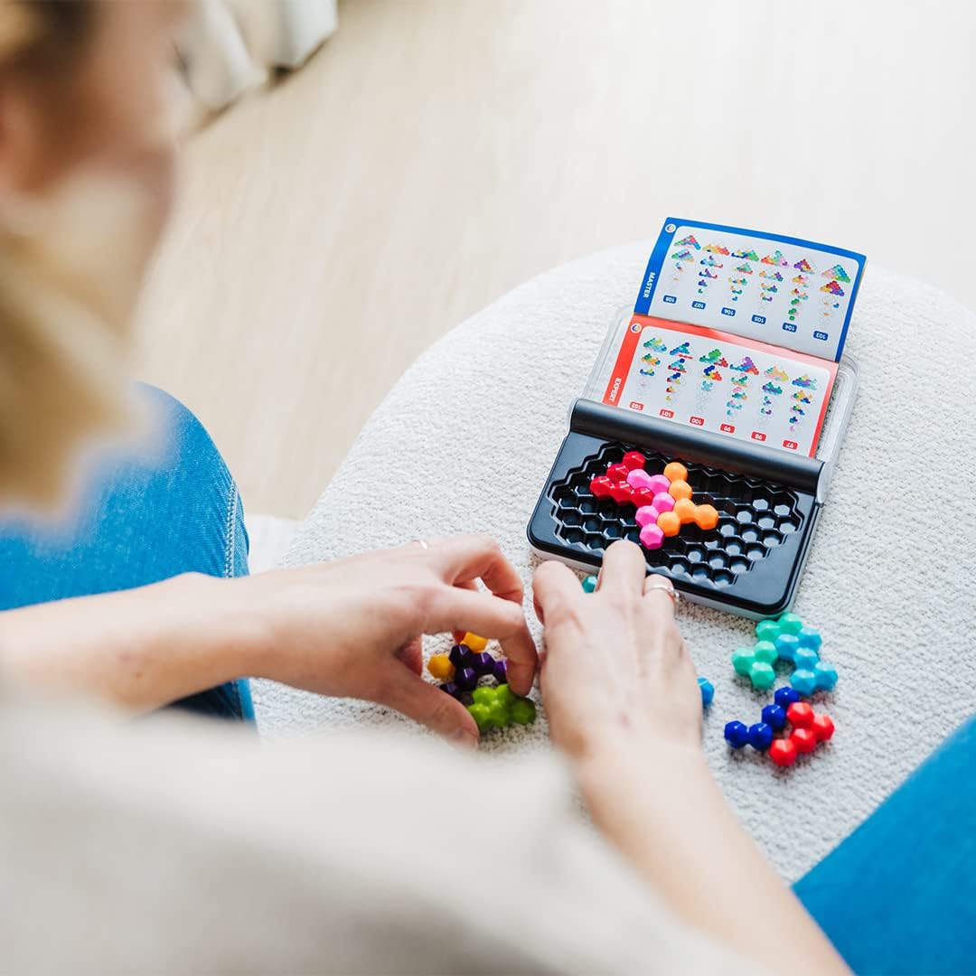 لعبة SmartGames IQ Six Pro للسفر للأطفال والكبار، لعبة لتطوير المهارات - ألغاز للعمر 8 سنوات فما فوق، 120 تحديًا في حقيبة ملائمة للسفر - Image 9